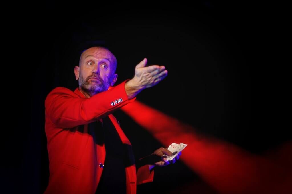 Photo du spectacle de magie et mentalisme "Hasard et Contretemps"
