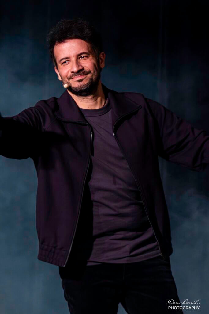 Photo du one-man-show "Laurent Barat s'enchaîne"
