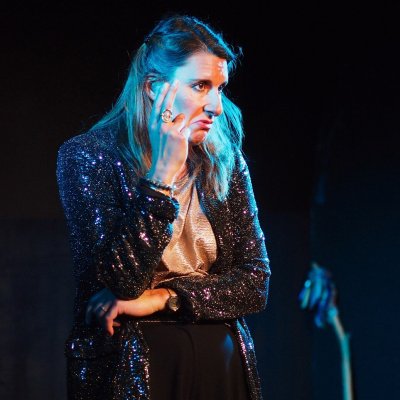 Photos de Maud Mellé dans son one-woman-show "J'assume"