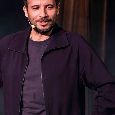 Photo du one-man-show "Laurent Barat s'enchaîne"