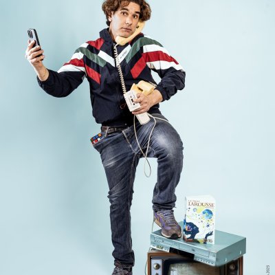 Photo du one-man-show de Karim Mendil "C'était mieux avant !"